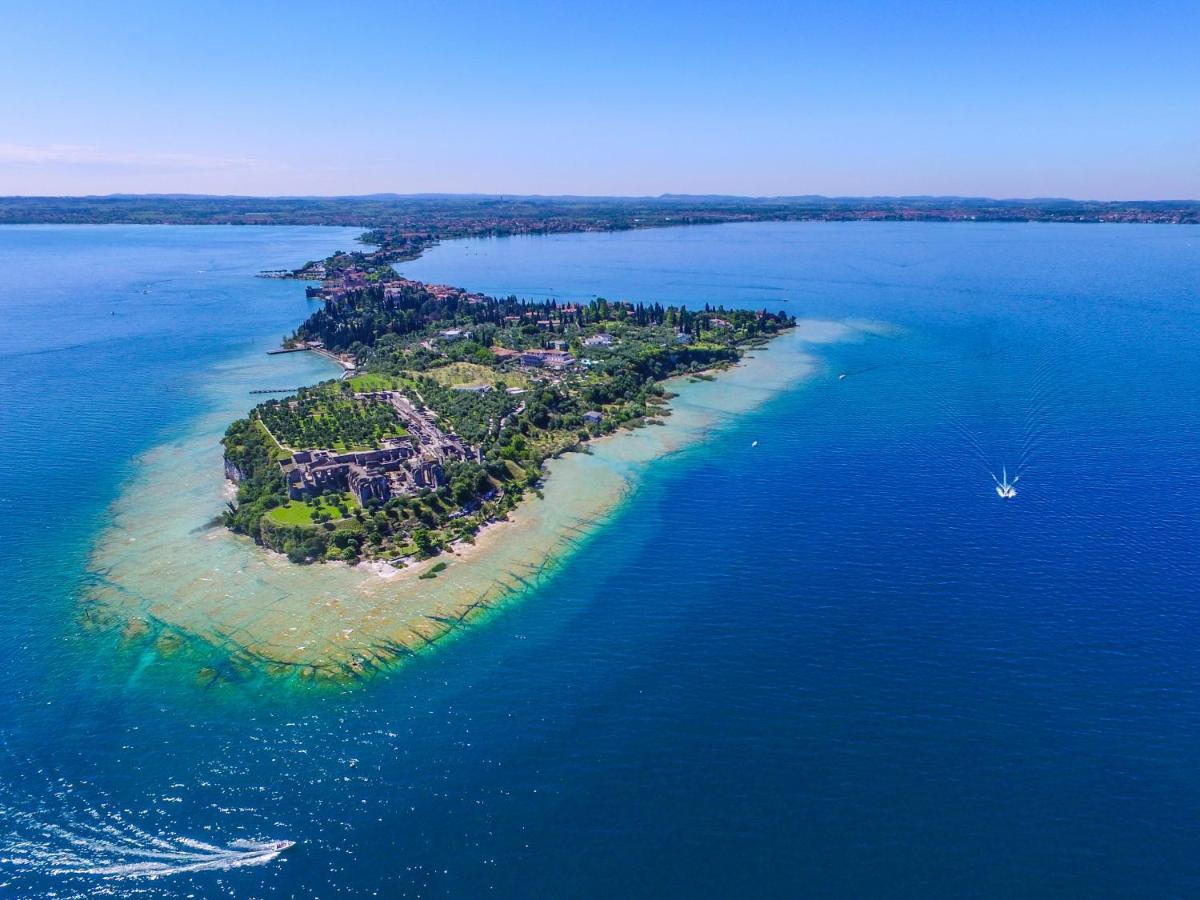 Blue Suite Apartment Sirmione Esterno foto